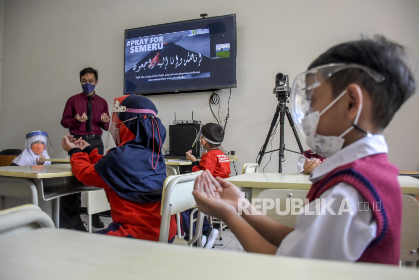 087308200-1638947555-830-556